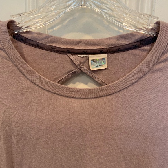 Diadora Long Sleeve T- Shirt with Open Back Accent - Size M - Picture 3 of 3